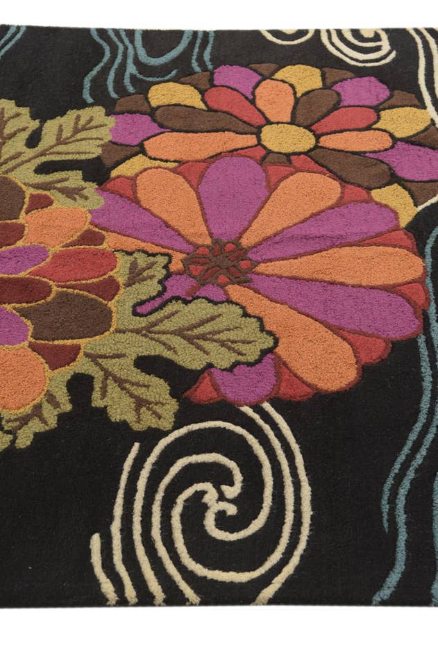 Detail image of 5' x 7' 5 Agra Wool Rug