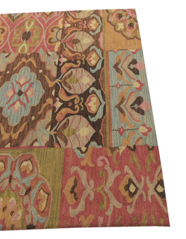 Detail image of 5' x 8' Agra Wool Rug