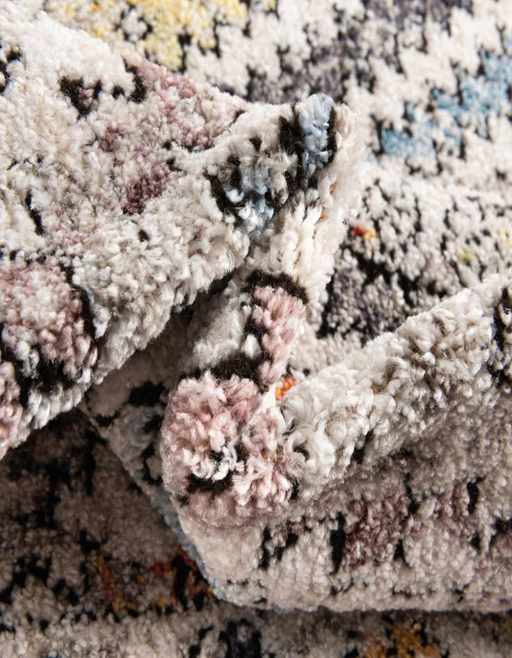 Detail image of 5' 3 x 7' 3 Andromeda Rug