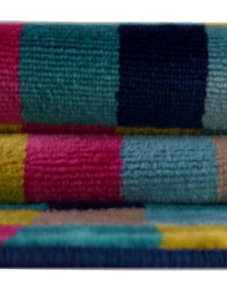 Detail image of 2' x 3' Azalea Rug