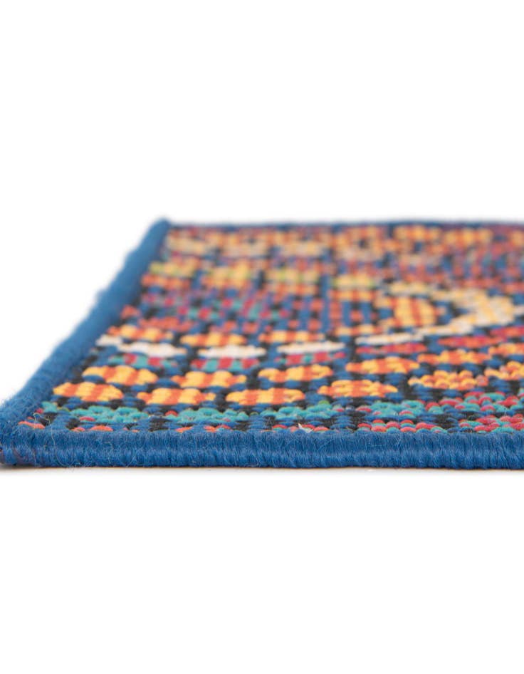 Detail image of 4' 1 x 6' 1 Easy-Clean Baja Indoor / Outdoor Rug
