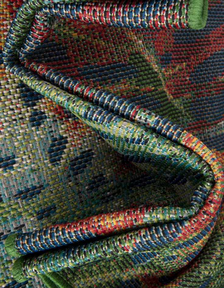 Detail image of 4' 1 x 6' 1 Easy-Clean Baja Indoor / Outdoor Rug