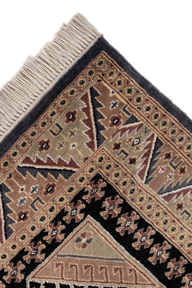 Detail image of 4' 3 x 6' 7 Hand Knotted Bokhara Rug