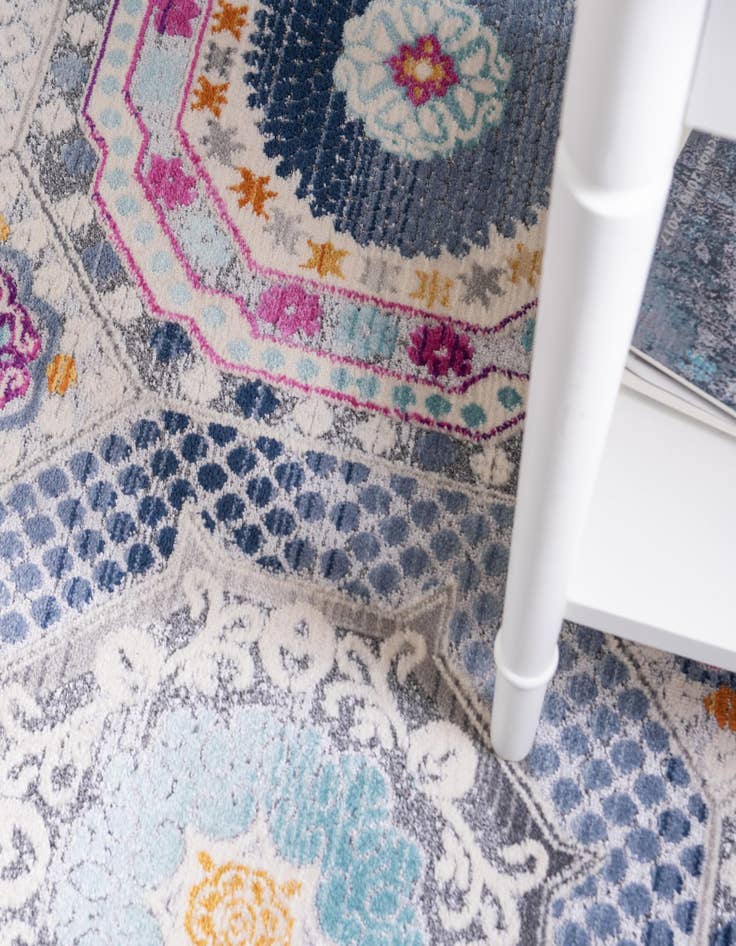 Detail image of 8' x 9' 10 Budapest Rug