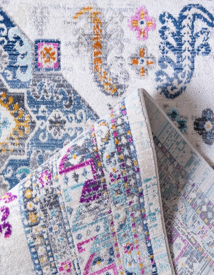 Detail image of 9' x 12' Budapest Rug