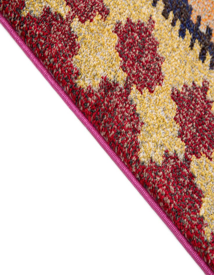 Detail image of 6' 7 x 9' 7 Casablanca Rug