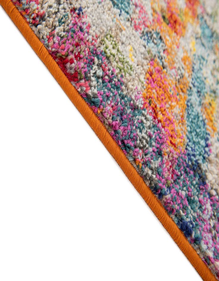 Detail image of 4' 10 x 8' Casablanca Rug