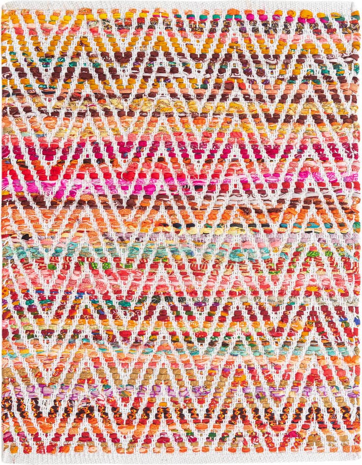 Detail image of 2' x 3' 1 Hand Woven Chindi Chevron Rug