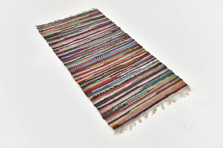 Detail image of 2' 5 x 4' 8 Hand Woven Chindi Cotton Rug