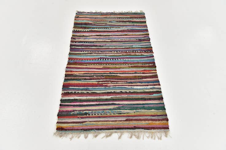 Detail image of 2' 5 x 4' 8 Hand Woven Chindi Cotton Rug