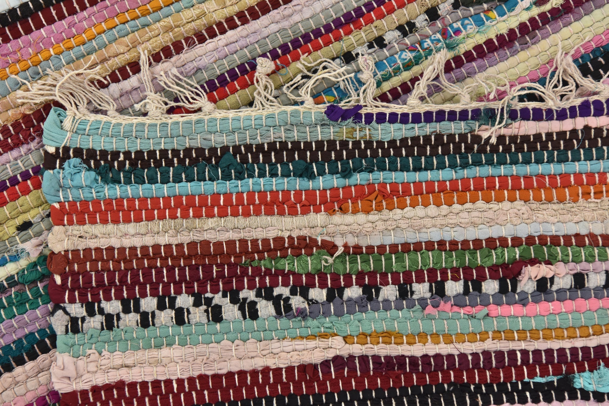 2' 5 x 4' 8 Hand Woven Chindi Cotton Rug