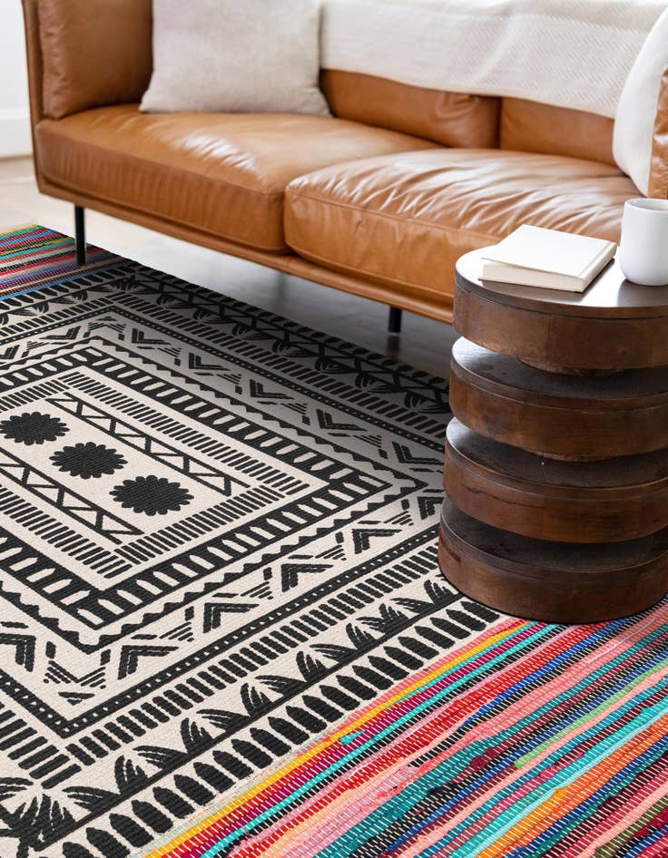 Detail image of 2' x 3' 1 Hand Braided Chindi Cotton Rug