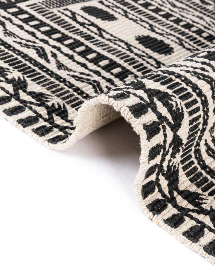 2' x 3' 1 Hand Braided Chindi Cotton Rug