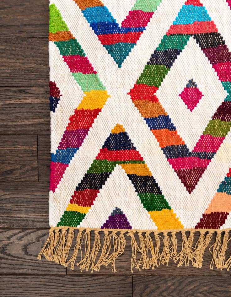 Detail image of 2' x 3' 1 Hand Woven Chindi Trellis Rug