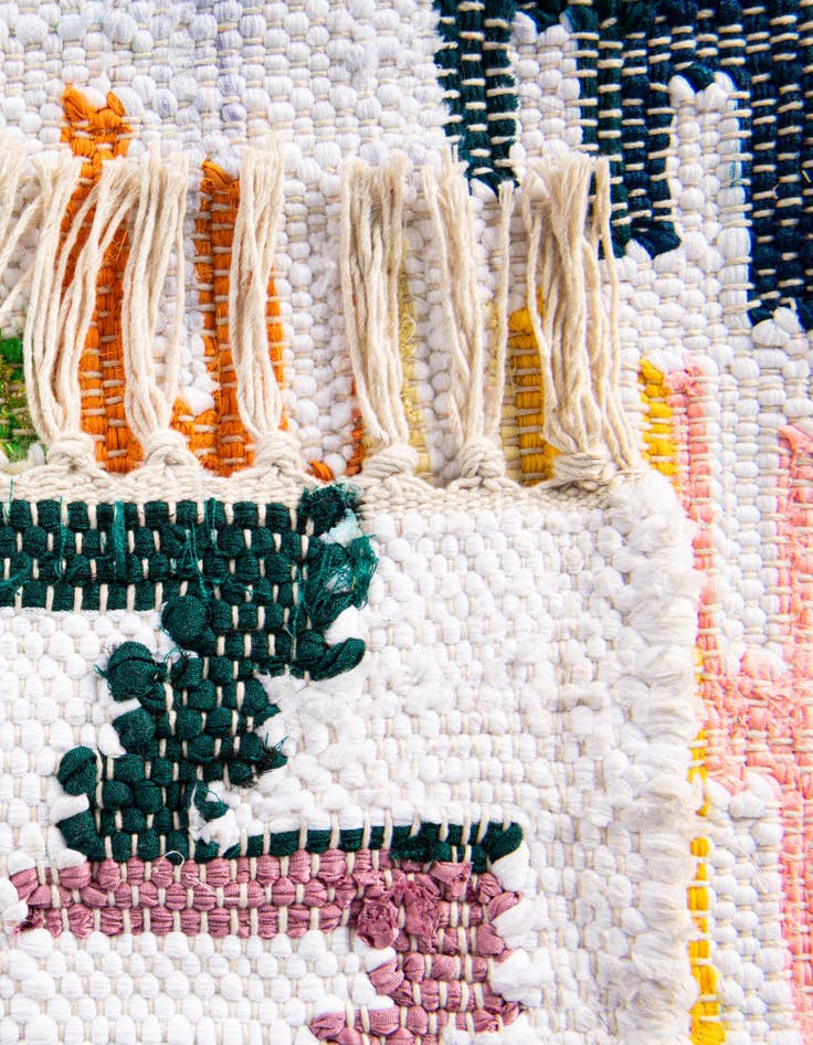 Detail image of 4' 1 x 6' 1  Hand Woven Chindi Trellis Rug