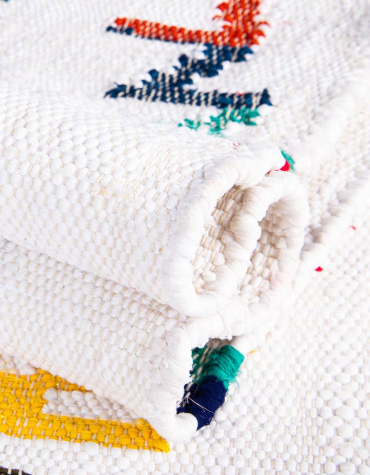 Detail image of 4' 1 x 6' 1  Hand Woven Chindi Trellis Rug