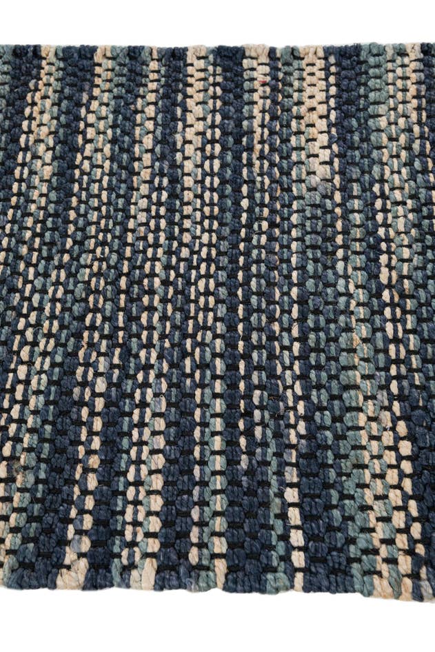 Detail image of 2' 2 x 4' Hand Woven Chunky Jute Rug