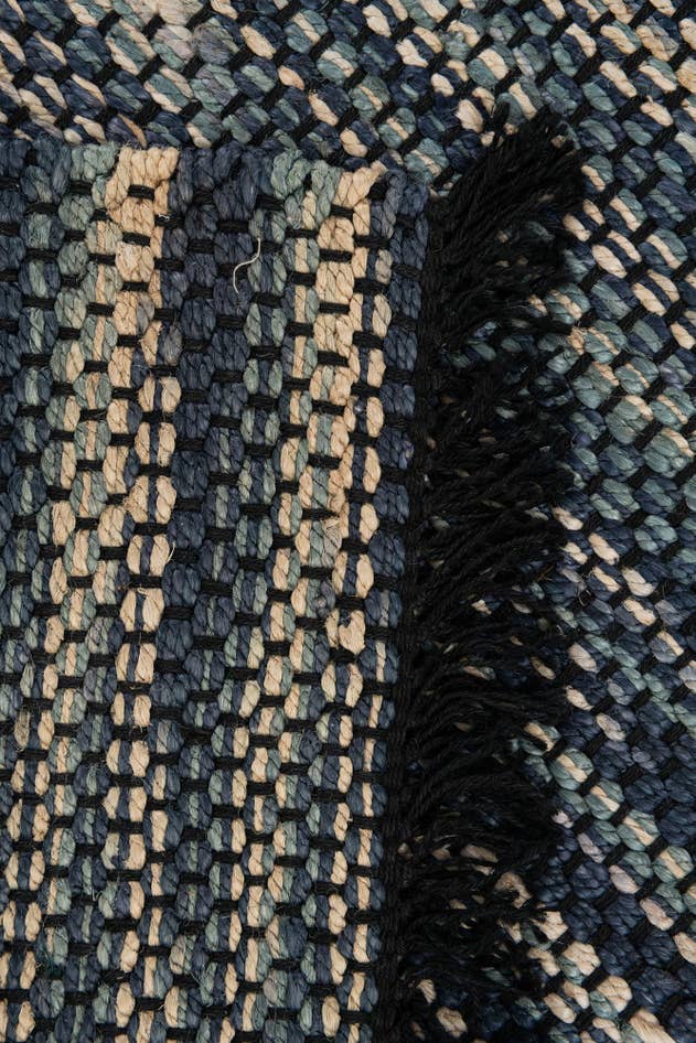 Detail image of 2' 2 x 4' Hand Woven Chunky Jute Rug