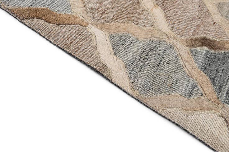 Detail image of 8' 1 x 9' 10 Cowhide - Patchwork Rug