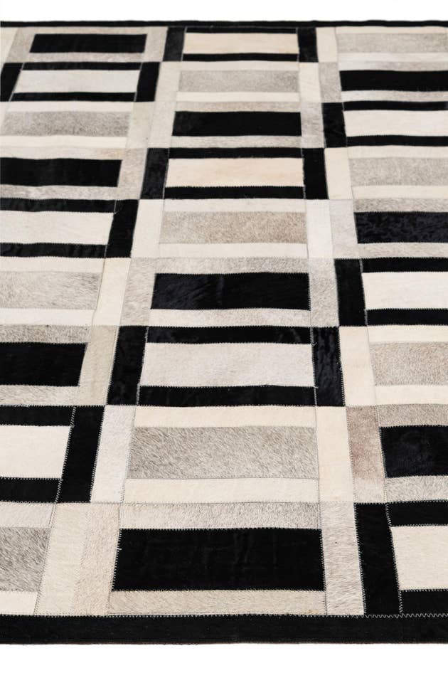 Detail image of 5' 1 x 7' 11 Cowhide - Patchwork Rug