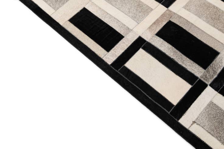 Detail image of 5' 1 x 7' 11 Cowhide - Patchwork Rug