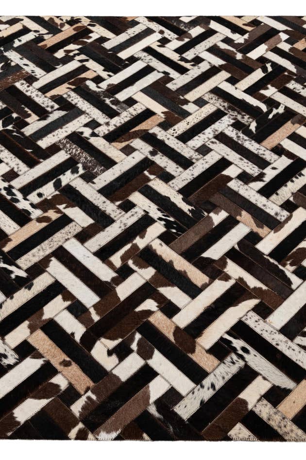 Detail image of 5' 1 x 8' Cowhide - Patchwork Rug