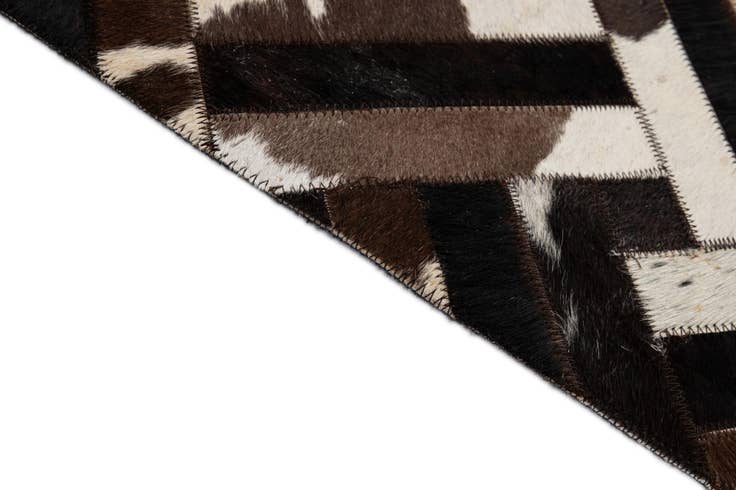 Detail image of 5' 1 x 8' Cowhide - Patchwork Rug