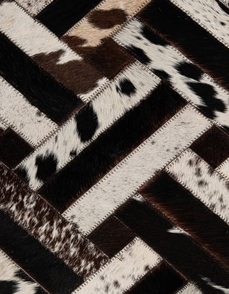 Detail image of 5' 1 x 8' Cowhide - Patchwork Rug