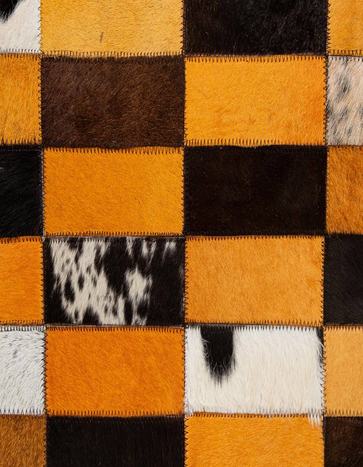 Detail image of 5' 1 x 7' 11 Cowhide - Patchwork Rug