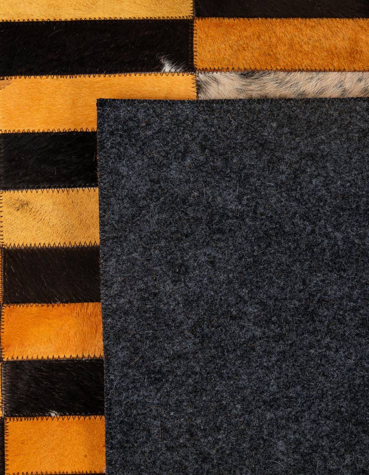 Detail image of 5' 1 x 7' 11 Cowhide - Patchwork Rug