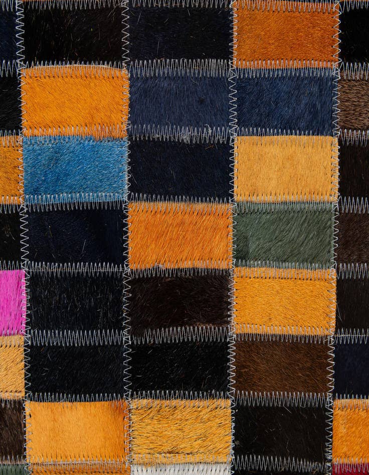 Detail image of 5' 1 x 8' Cowhide - Patchwork Rug