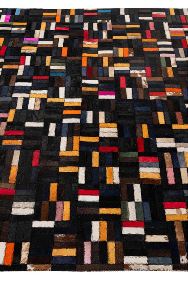 Detail image of 5' 1 x 8' Cowhide - Patchwork Rug