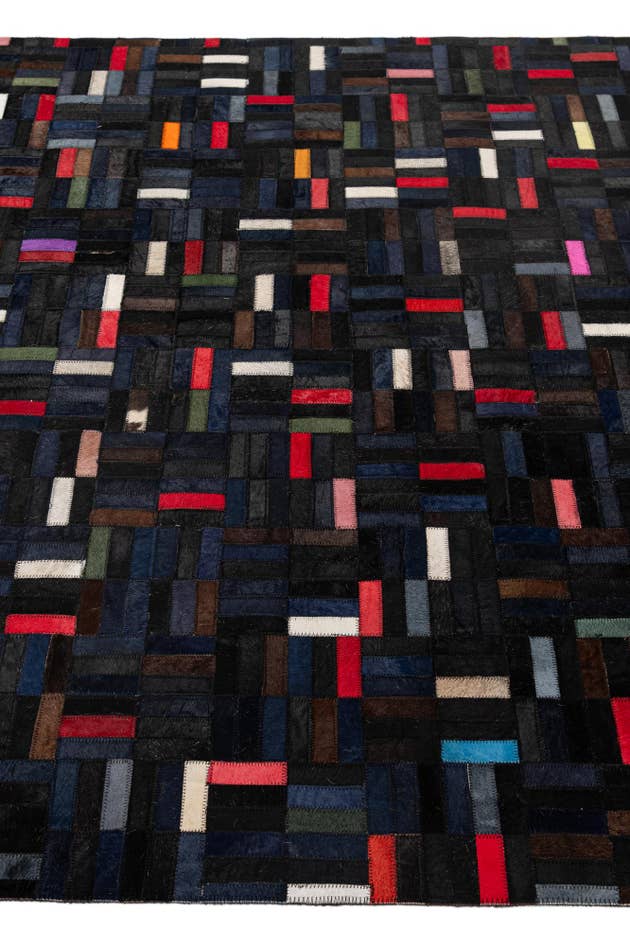 Detail image of 5' 1 x 8' Cowhide - Patchwork Rug