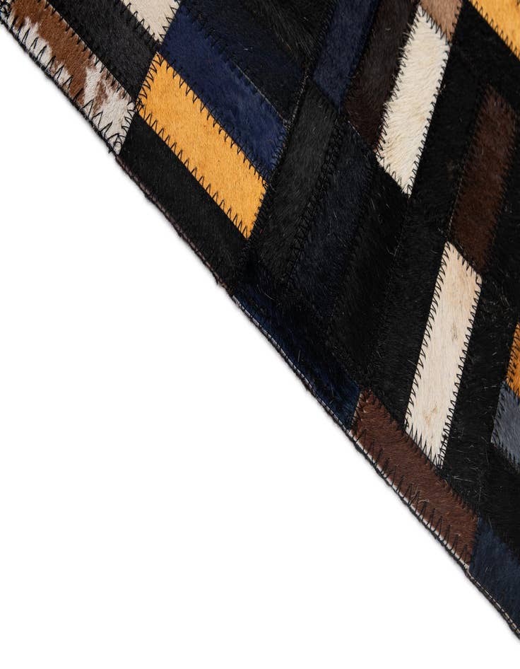 Detail image of 5' 1 x 7' 11 Cowhide - Patchwork Rug