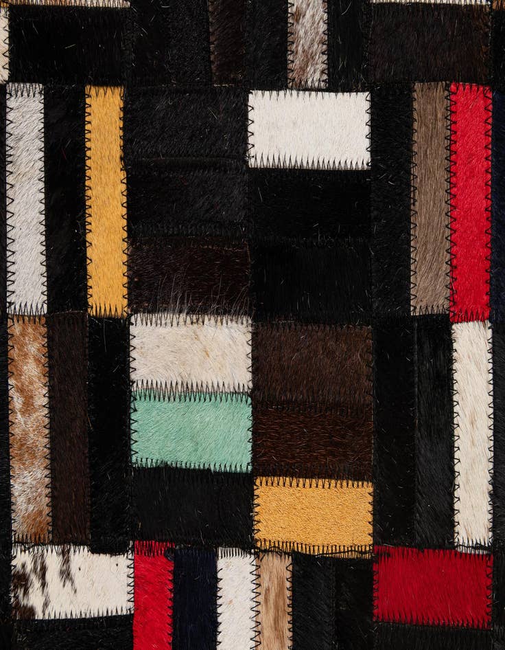 Detail image of 5' 1 x 7' 11 Cowhide - Patchwork Rug