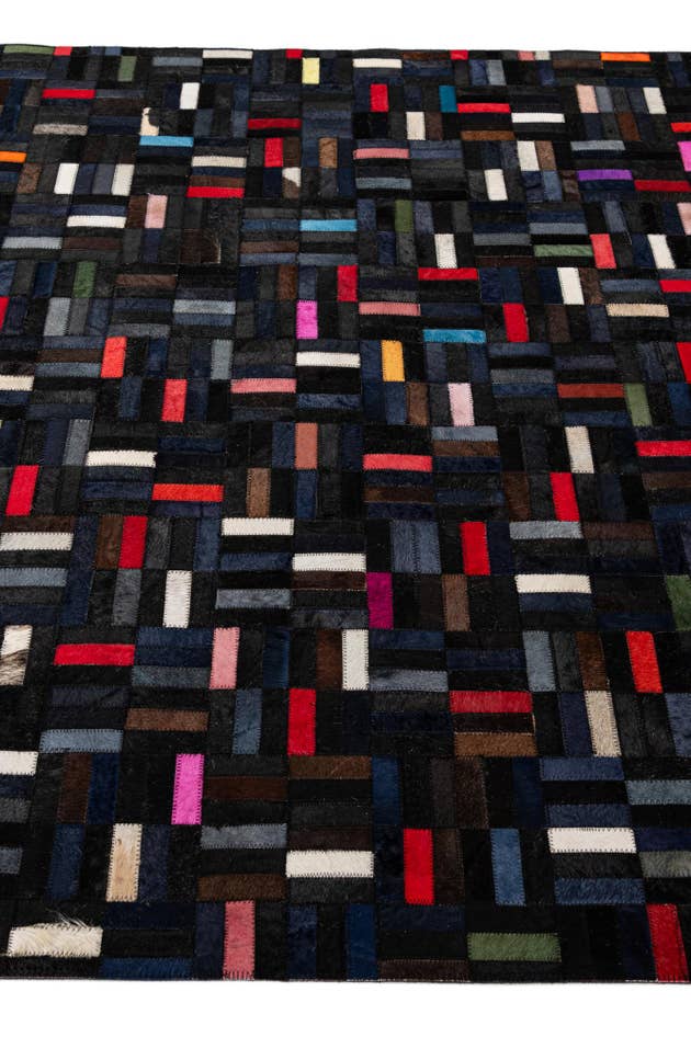 Detail image of 5' 1 x 8' Cowhide - Patchwork Rug