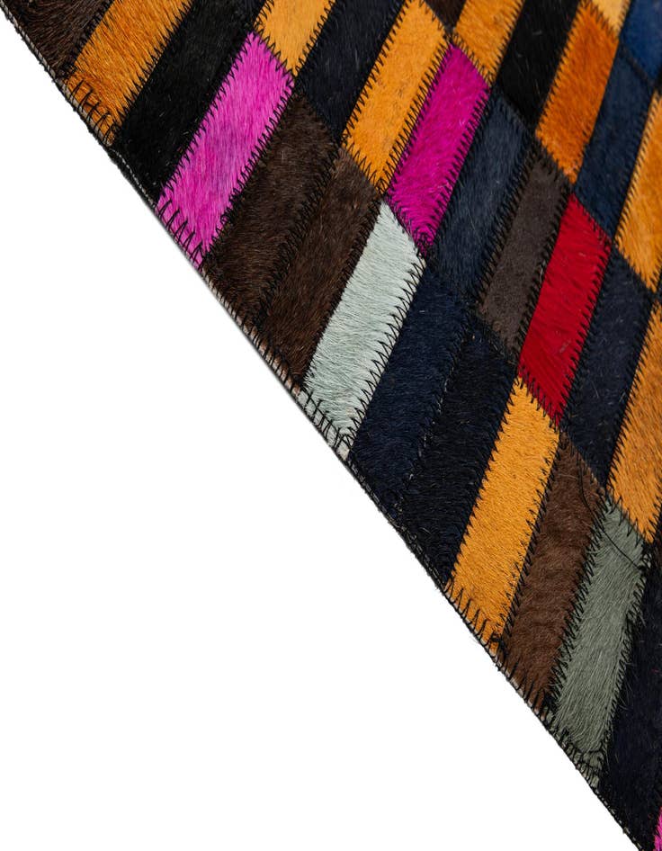 Detail image of 5' x 7' 11 Cowhide - Patchwork Rug