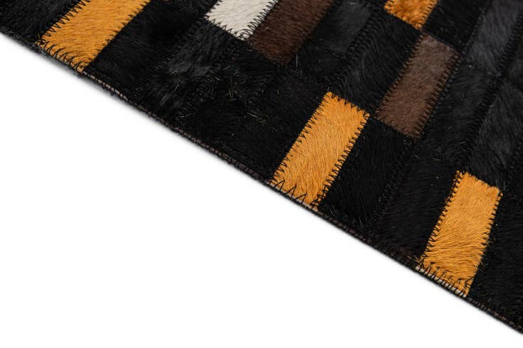 Detail image of 5' 1 x 8' Cowhide - Patchwork Rug