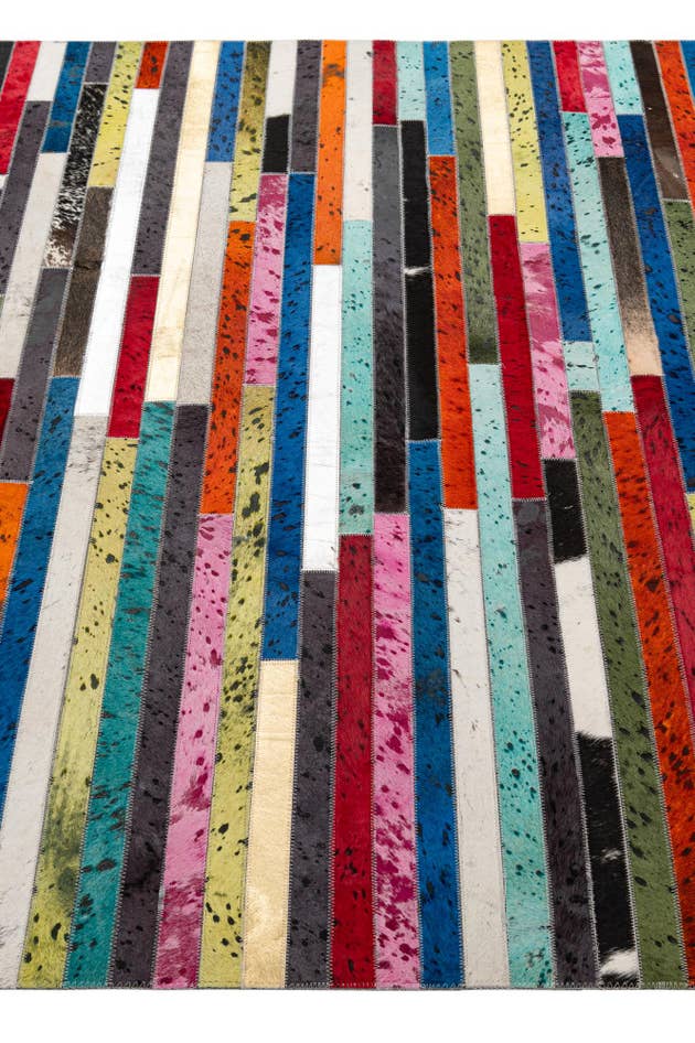 Detail image of 5' 1 x 8' Cowhide - Patchwork Rug