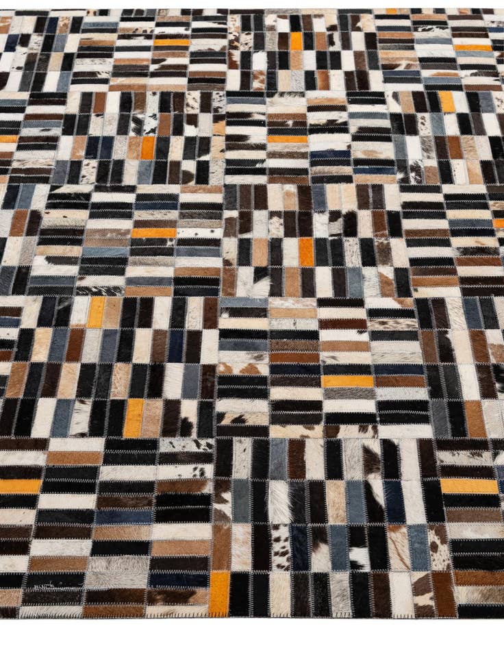 Detail image of 5' 1 x 7' 11 Cowhide - Patchwork Rug