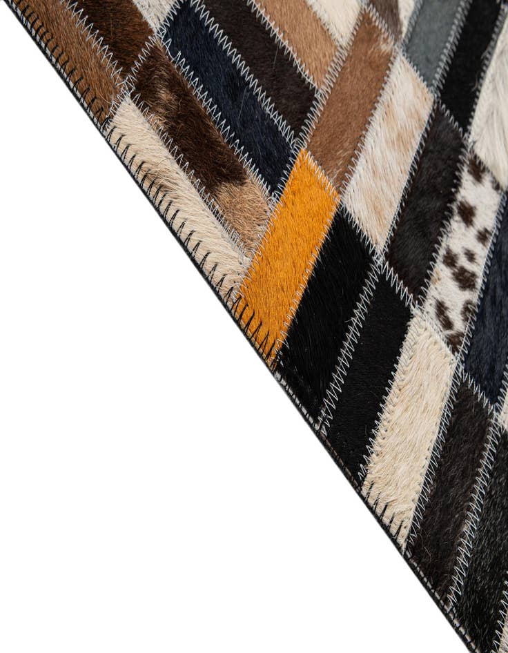 Detail image of 5' 1 x 7' 11 Cowhide - Patchwork Rug