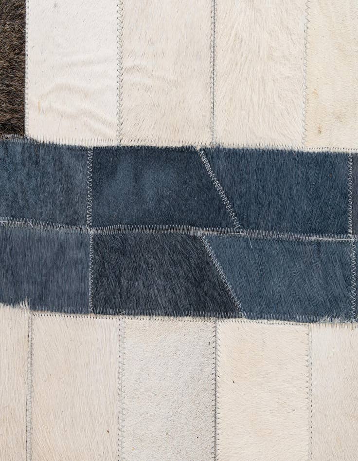 Detail image of 5' 1 x 7' 11 Cowhide - Patchwork Rug