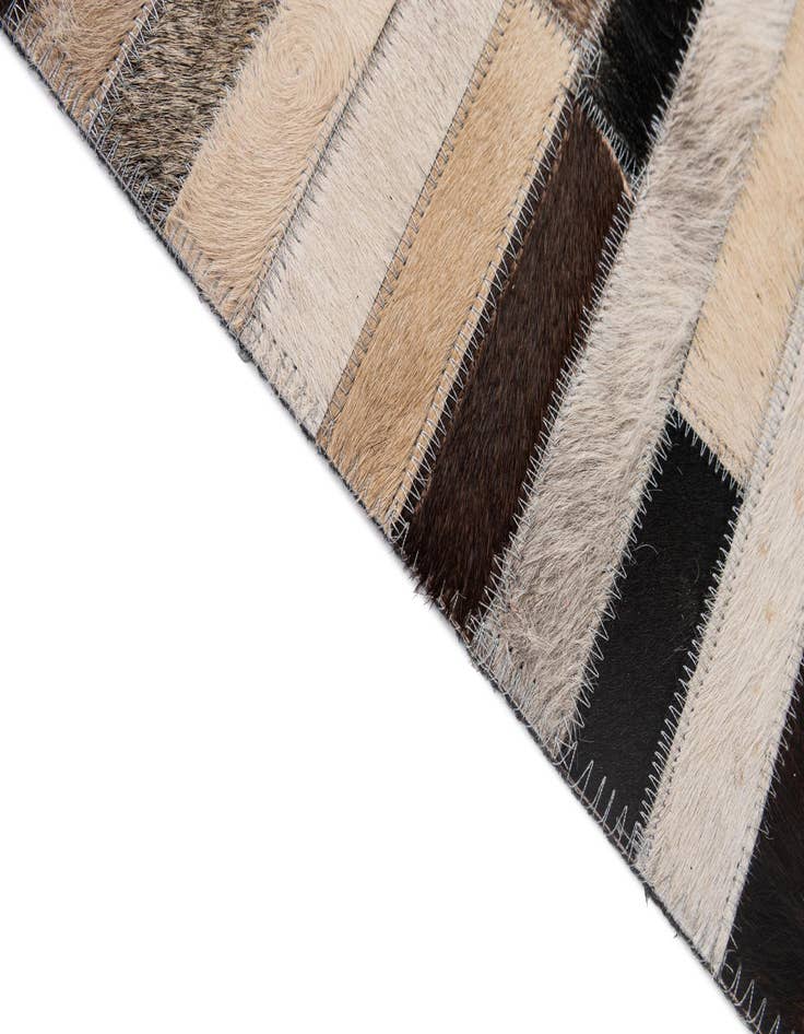 Detail image of 5' 1 x 7' 11 Cowhide - Patchwork Rug