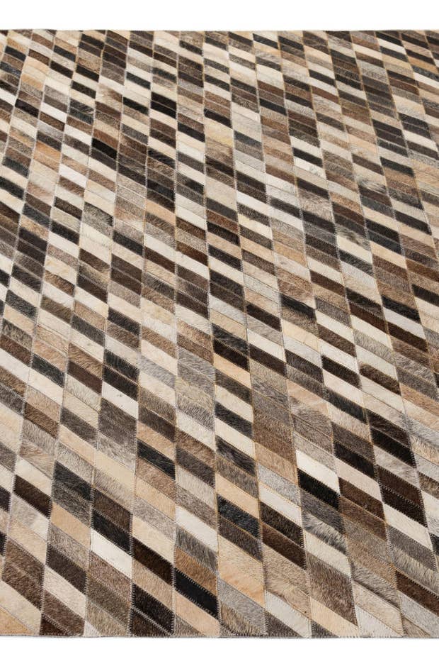 Detail image of 5' 1 x 7' 11 Cowhide - Patchwork Rug