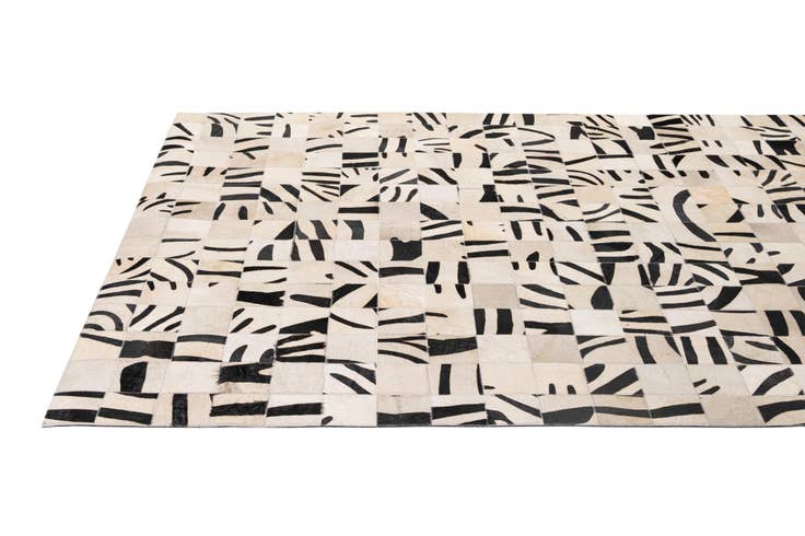 Detail image of 5' x 7' 10 Cowhide - Patchwork Rug