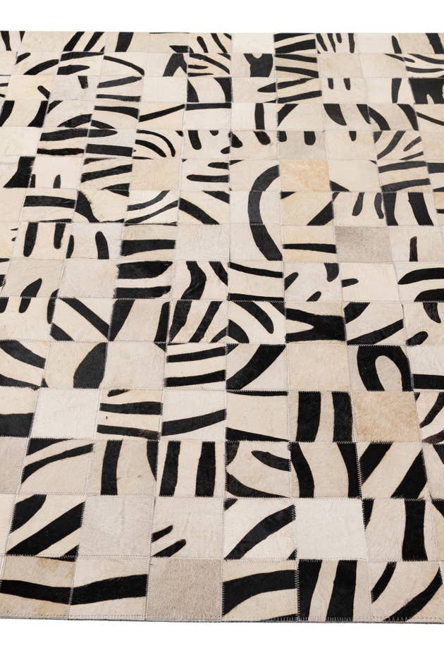 Detail image of 5' x 7' 10 Cowhide - Patchwork Rug