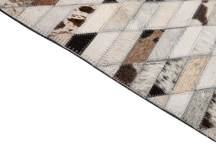 Detail image of 5' 1 x 7' 10 Cowhide - Patchwork Rug