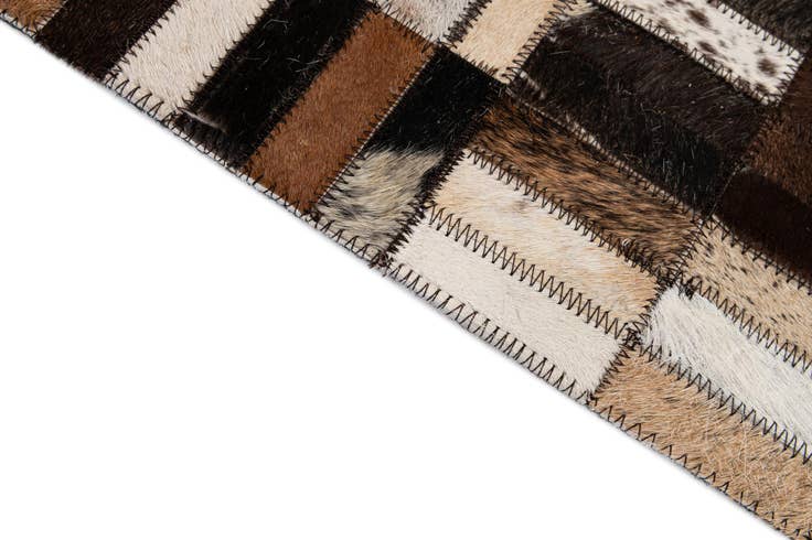 Detail image of 5' x 7' 10 Cowhide - Patchwork Rug