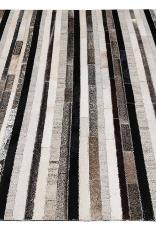 Detail image of 5' x 7' 11 Cowhide - Patchwork Rug
