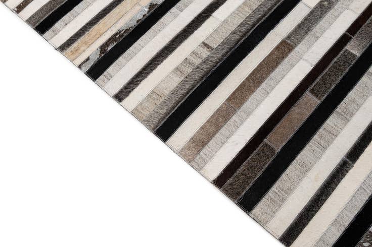 Detail image of 5' x 7' 11 Cowhide - Patchwork Rug